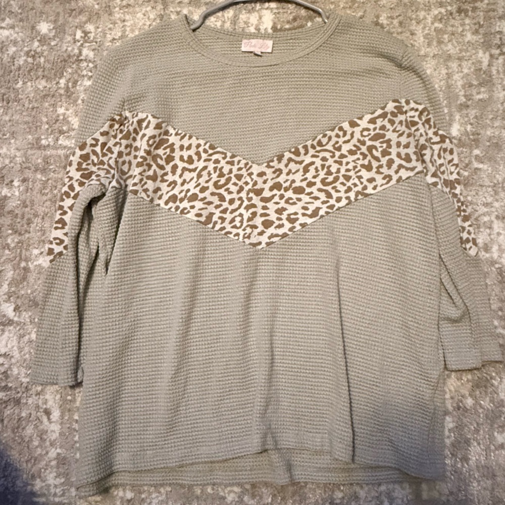 Pink Lily Soft Cream Cheetah Print accent Waffle Knit Loose Fit Top size M